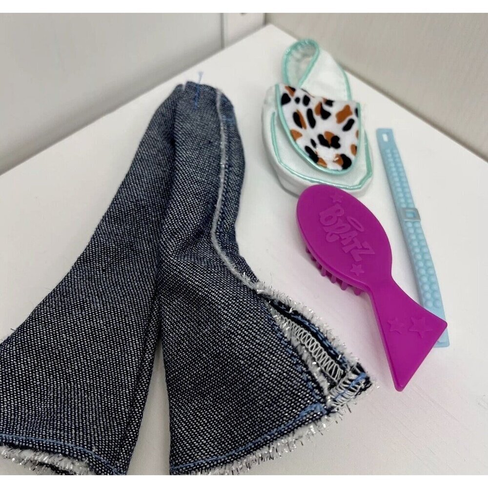 Bratz 20 Yearz Anniversary Special‎ Edition Replacement Clothes + Accessories